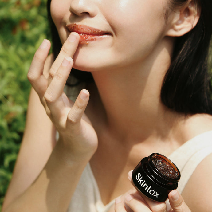 Môi mộc thêm mềm cùng Honey Ginger Lip Scrub.
