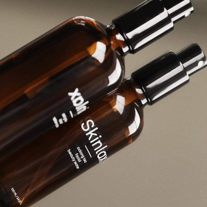 Bí mật của làn da ẩm mịn trong veo chứa đựng trong Oolong Tea Facial Beauty Water.